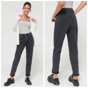 BDG/UO mom high-rise black jeans